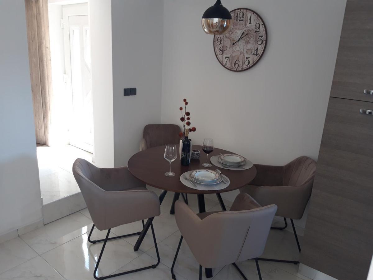 Ponistra Apartment